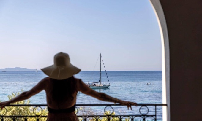 Ajaccio Villa | Villa 8 bedrooms, front of sea, heated pool