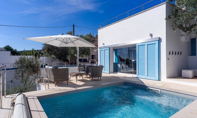Marina di Novaglie Villa | Villa Adria - Piscina Privata con Terrazza Vista Mare circondata da Uliveti