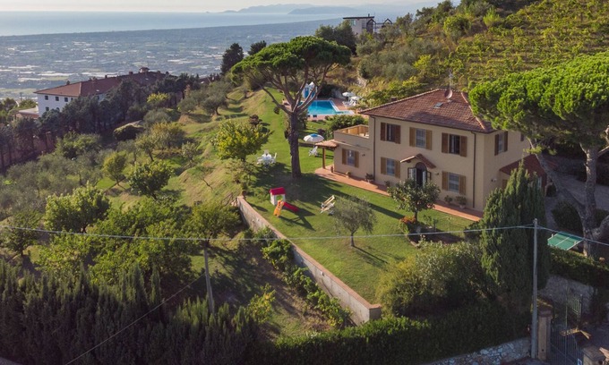 Corsanico Villa | Villa Ai Venti 8, Emma Villas