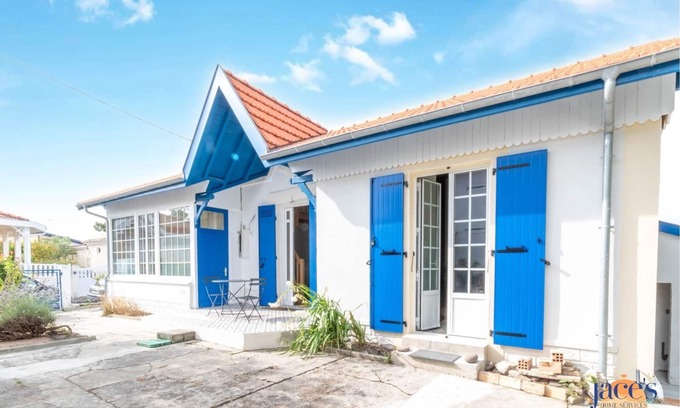 Arcachon Villa | Villa Albertine-Charming house in the heart of l'Aiguillon, a stone's throw from the beach