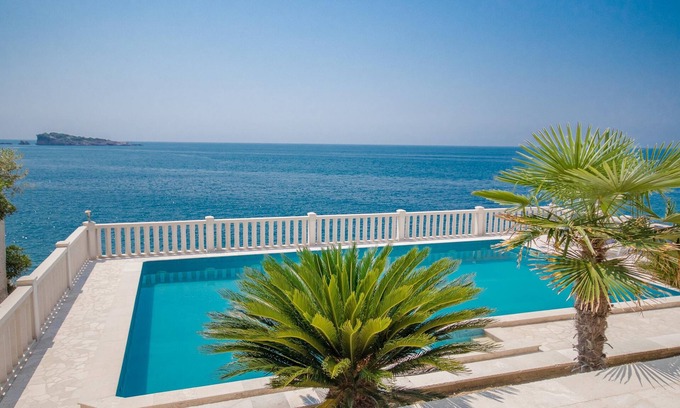 Utjeha Villa | Villa Alena junto al mar con piscina