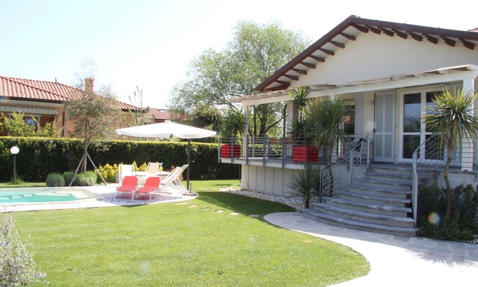 Marina di Pietrasanta Casa | villa entre los Alpes Apuanos y el mar