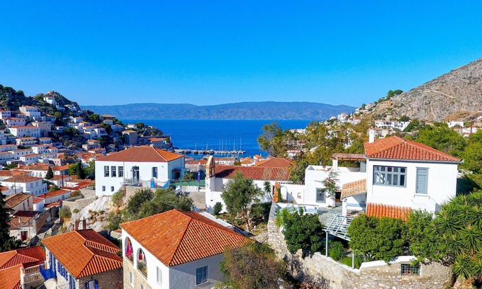 idhra Casa | Villa Alma - Large spacious house close to the port