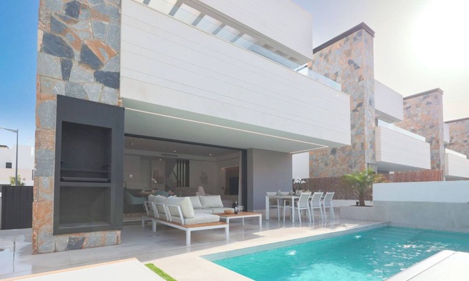 Torre-Pacheco Chalet De Esquí | VILLA ALMENDRO CON PISCINA CLIMATIZADA by PREMIUM SPAIN PROPERTIES