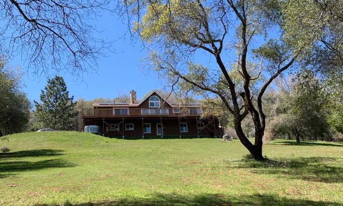 Mariposa Villa | Villa Alta Vista at Yosemite- Stunning Views and Game Room