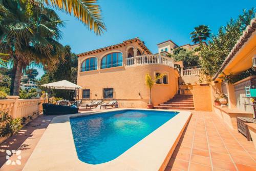 La Sabatera Villa | Villa Amelia by Abahana Villas