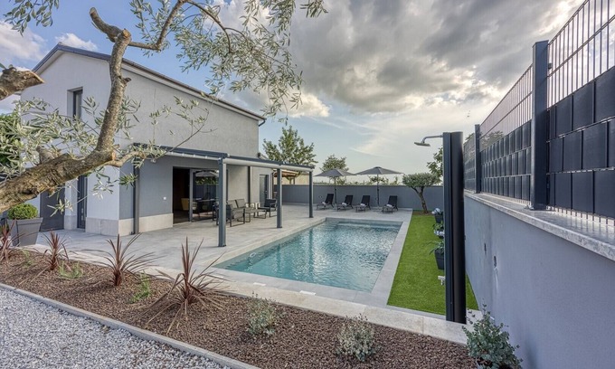 Tinjan Villa | Villa Ana with Private Pool