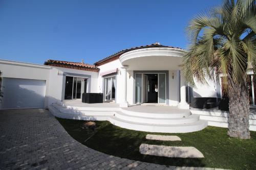 Magalas Villa | Villa Ancolie climatisée avec piscine chauffée de mai à septembre