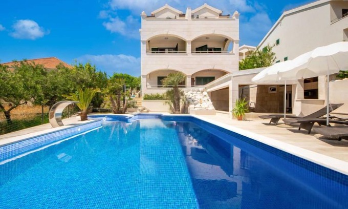 Businci Apartamento | Villa Andjelka by Interhome