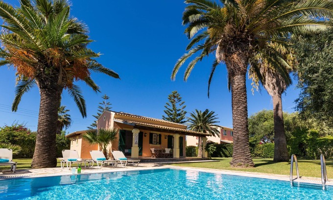 Almiros Beach Villa | Villa Angelos: acogedora villa con piscina privada a pocos pasos de la playa de arena