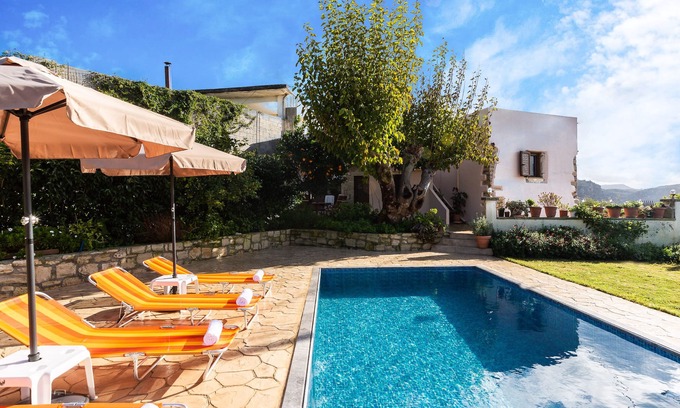 Monopari Villa | Villa Antheon - Villa de tres dormitorios con piscina privada.