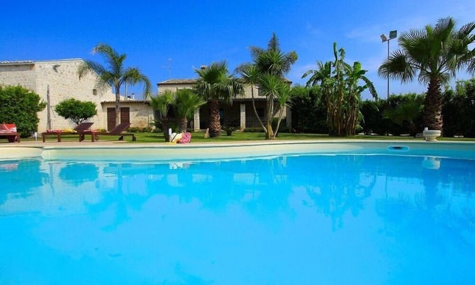 Scicli Villa | VILLA ANTICA AIA - PISCINA, 7 HABITACIONES CON BAÑO Y WIFI EN SCICLI