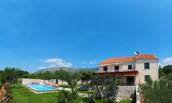 Mocici Villa | Villa Antonija - Villa de cuatro dormitorios con terraza y piscina privada