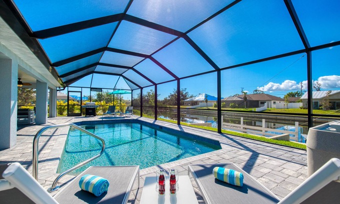 Trafalgar Villa | VILLA APOLLO – HEATED POOL & SPA | WATER VIEW | BOAT RENTAL + TOURS VOUCHER INCL.