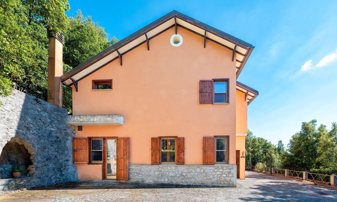 Monteluco Casa | Villa 'Appartamento Villa Marta' con vistas a la montaña y jardín compartido