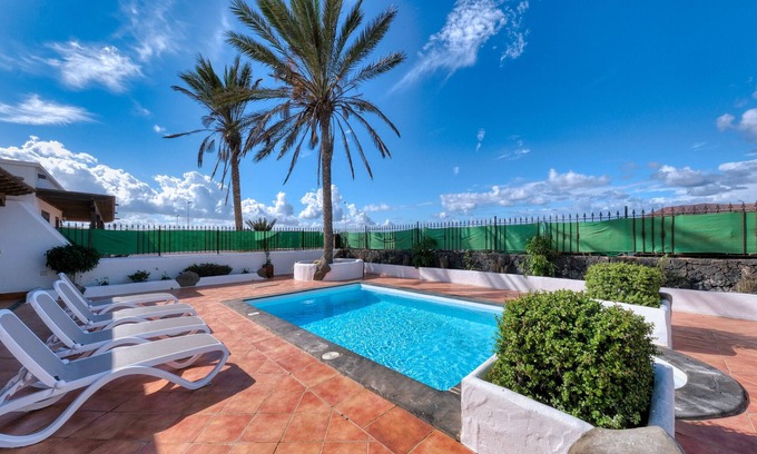Playa Blanca Chalet De Esquí | Villa Arena Blanca with Private Pool and BBQ
