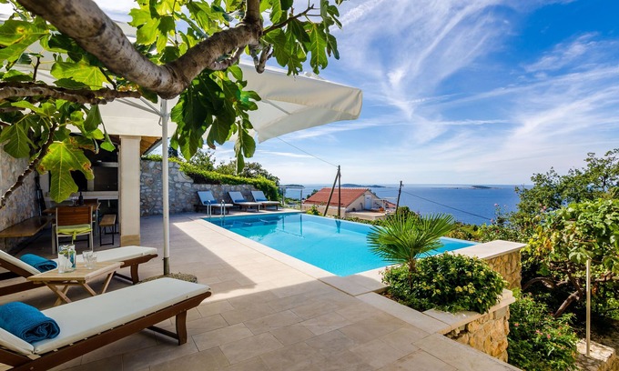 Mlini Villa | Villa Art Gallery - Six Bedroom Villa with Terrace and Swimming Pool