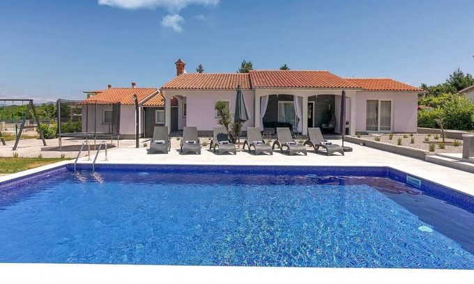 Rogocana Villa | Villa Astrid con piscina y sauna, ideal para familias o parejas.