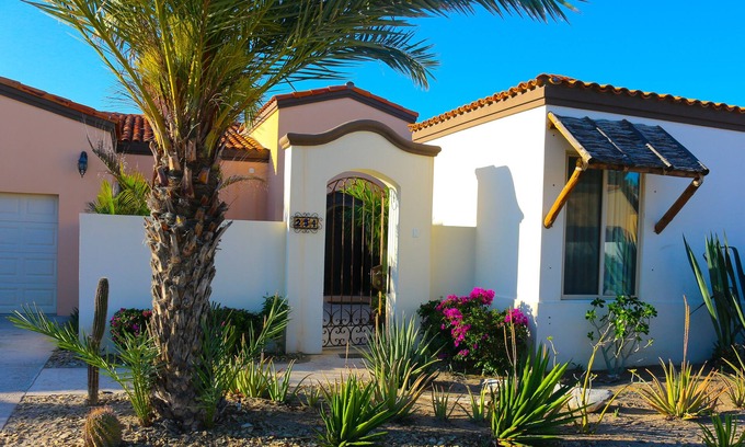 La Paz Villa | Villa en Golf Resort a una cuadra de la playa, limpieza cada 3er dia y conserje.