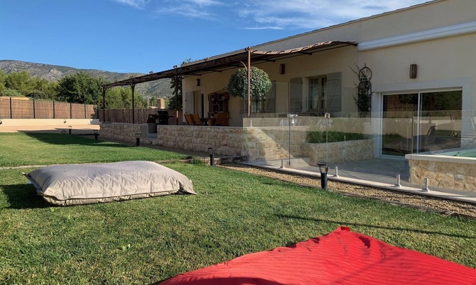 Puyloubier Villa | VILLA AL PIE DE SAINTE VICTOIRE CON PISCINA CERCA DE AIX EN PROVENCE