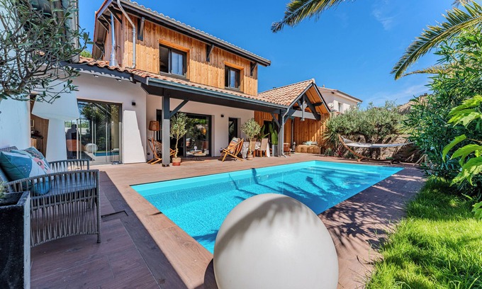 La Teste-de-Buch Villa | Villa 'Avec Piscine La Teste De Buch' con piscina privada, terraza privada y Wi-Fi