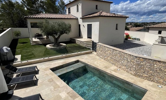 Poulx Villa | Villa Avec Piscine Chauffée aux Portes de la Garrigue