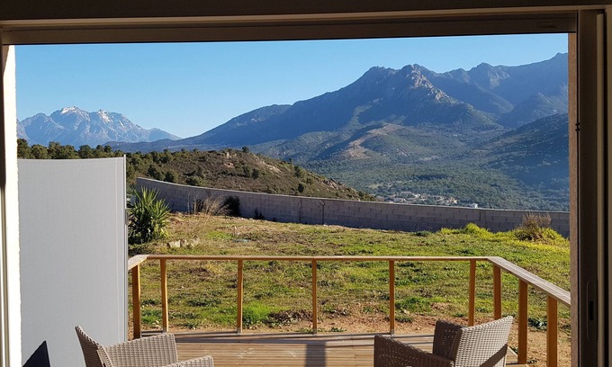 Peri Villa | Villa Avec Piscine Entre mer et Montagne