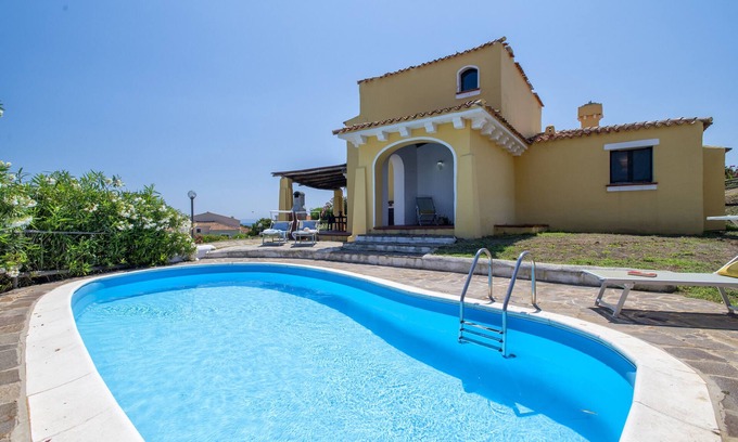 Punta De Su Turrione Villa | Villa "Azzurra" con vistas al mar, piscina y jardín