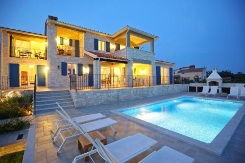 Strpacici Villa | Villa Babudri near Poreč for 10 people with jacuzzi & spa