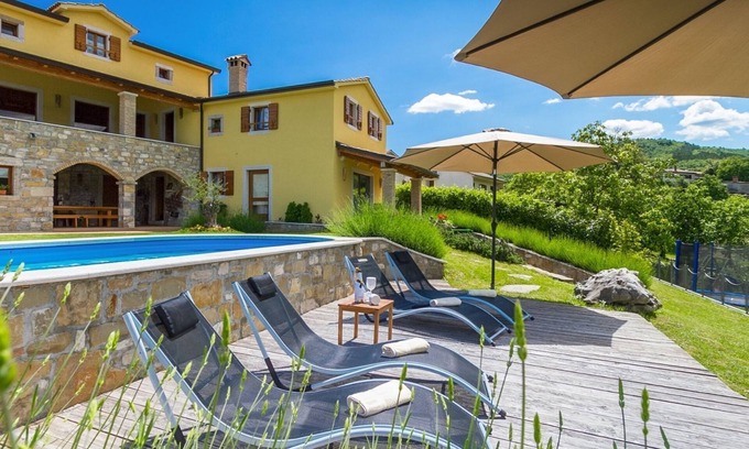 Pazin Casa | Villa Bacula con piscina privada, jardín, WiFi gratuito, aparcamiento gratuito, zona tranquila.