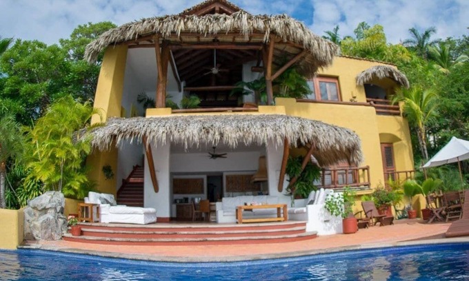Almacén Villa | Servicio personalizado de cinco estrellas en la lujosa villa frente al mar en Puerto Mio