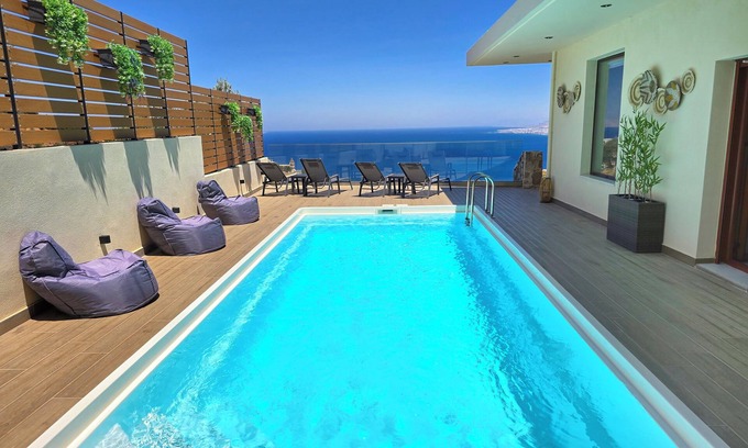 Malevizi Villa | "Villa Balcón", Villa Acogedora con Vistas Increíbles