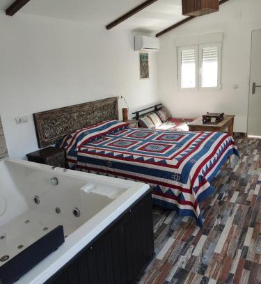 Chiclana de la Frontera Villa | Villa Bali con jacuzzi climatizado y piscina climatizada con jacuzzi