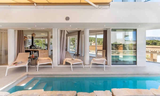 Cove Basina (Jelsa) Casa | Villa Basina is luxury and privacy in picturesque settings on excellent location