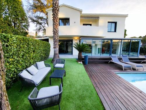 Le Cannet Villa | VILLA BEL AIR CANNES - 240m2 - Freshly completely renovated - Beach - Pool - No Party allowed - No bachelor-ette stay