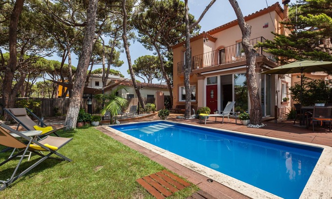 Castelldefels Villa | Villa 'Bella Estança' con piscina privada, Wi-Fi y aire acondicionado