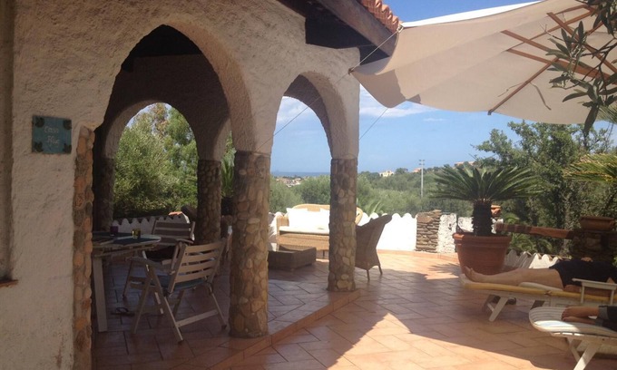 San Teodoro Villa | Villa "Bella Vista" con vistas al mar, jardín y Wi-Fi