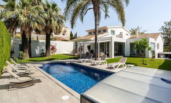 Torrequebrada Villa | Villa Benalmadena with sauna y heated pool.