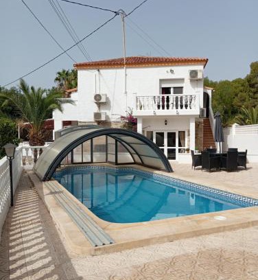 La Colina Casa | Villa Benucia family guest house