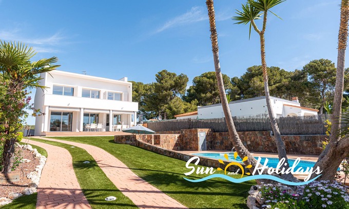 Creixell Villa | Villa Bianka R211 con piscina privada pista de baloncesto, tenis y vistas al mar