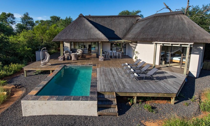 Hoedspruit Villa | Villa Blaaskans, casa de vacaciones de lujo con piscina en la reserva de caza en el Parque Kruger