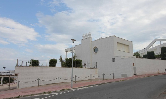 Torredembarra Casa | Villa Blanca 8 en Cala Tamarit, Tarragona - Maison spacieuse avec piscine, proche de la plage
