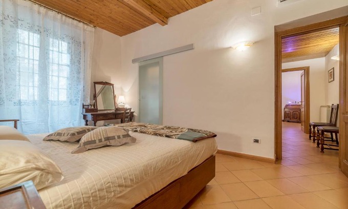Rione XVI Ludovisi Apartamento | Villa Borghese Roomy Flat