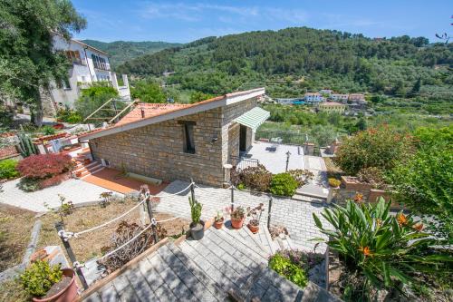 San Bartolomeo al Mare Casa | Villa Breezy Way - Among Greenery - Happy Rentals