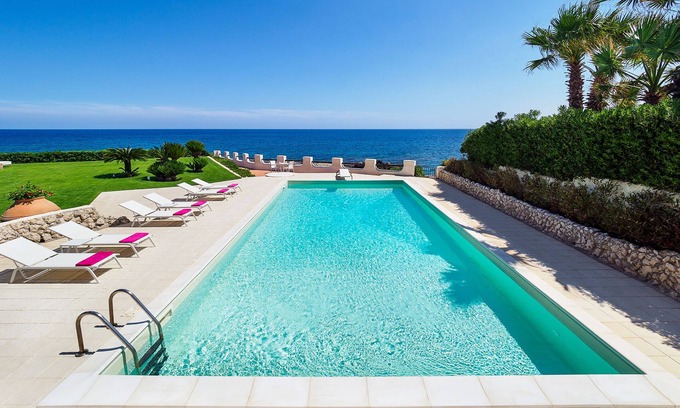 Fontane Bianche Villa | Villa con piscina privada en Fontane Bianche, Sicilia, Italia para 12 personas