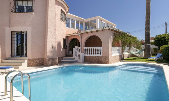 Coveta Fuma Villa | Villa Brisa Almadraba, relax con piscina y jardín. ¡Playa 3 minutos a pie!