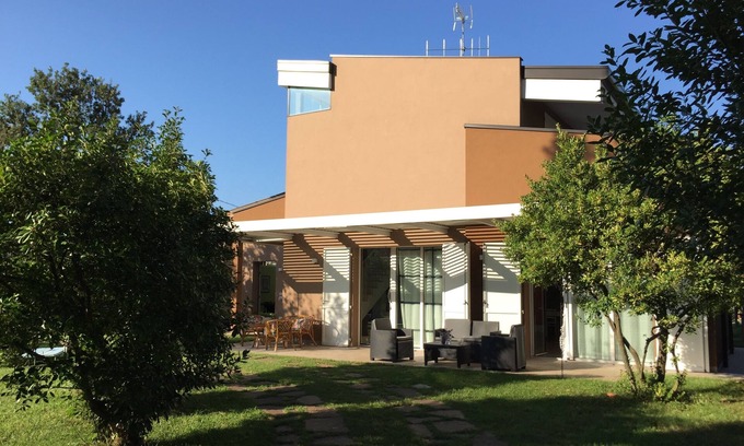 Cagnona Villa | VILLA BROWN - VERDE Y MAR, 6 CAMAS - Lugar reservado en la playa