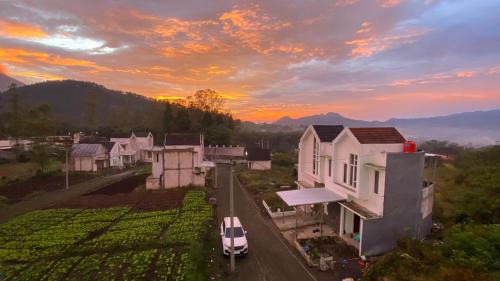 Pujon Villa | Villa bukit pinus