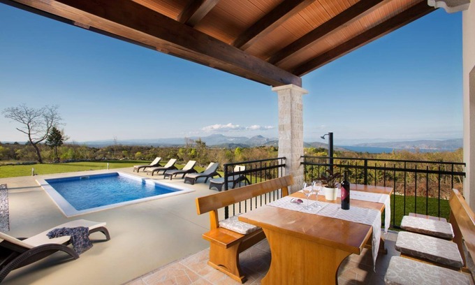 Bartici Villa | Villa Bura