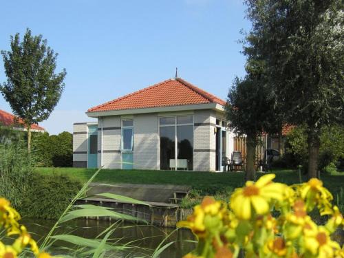 Andijk Casa | Villa by the Water with Private Jetty